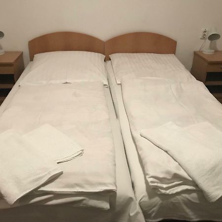 Pension Europ** Diakovce Extérieur photo